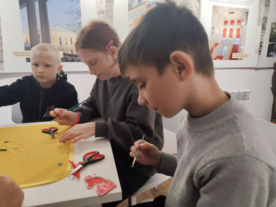 Новогоднее волшебство своими руками: мастер-класс, объединивший семьи Новогоднее волшебство своими руками: мастер-класс, объединивший семьи