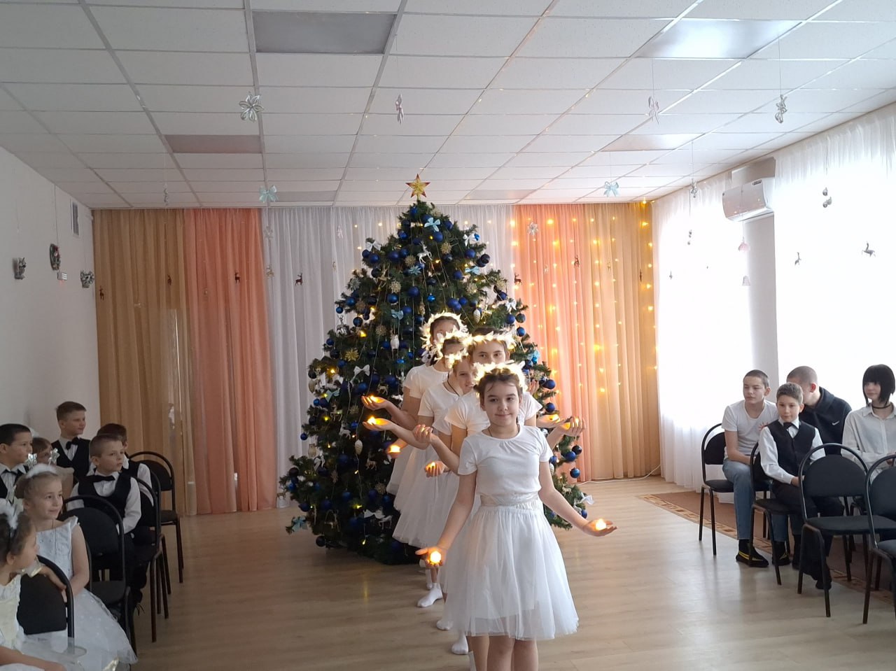 В Социально-реабилитационном центре для несовершеннолетних города Шахтерска состоялся праздник ко Дню Святого Николая В Социально-реабилитационном центре для несовершеннолетних города Шахтерска состоялся праздник ко Дню Святого Николая