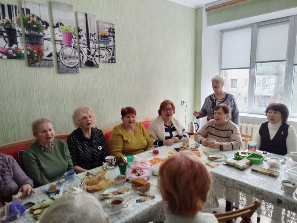 Совет женщин Будёновского района Донецка, партийных проектов «Женское движение Единой России» и «Старшее поколение» отметили Международный День чая «Мы за чаем не скучаем» Совет женщин Будёновского района Донецка, партийных проектов «Женское движение Единой России» и «Старшее поколение» отметили Международный День чая «Мы за чаем не скучаем»