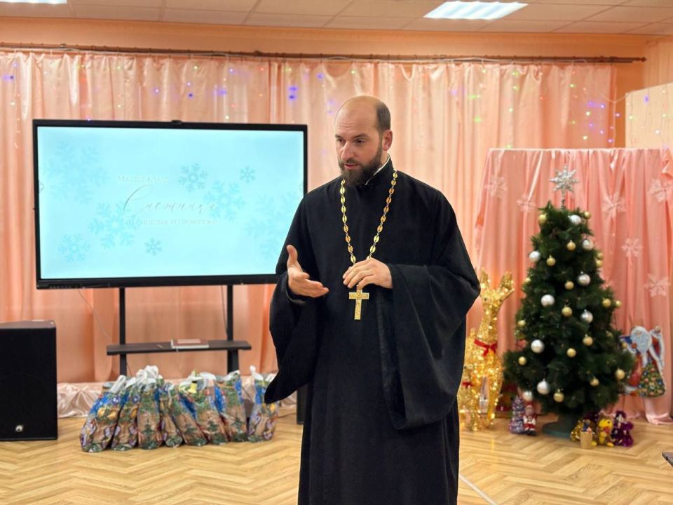 Александр Пеняев: Волшебство Нового года в музее: праздник для детей Ясиноватского округа Александр Пеняев: Волшебство Нового года в музее: праздник для детей Ясиноватского округа