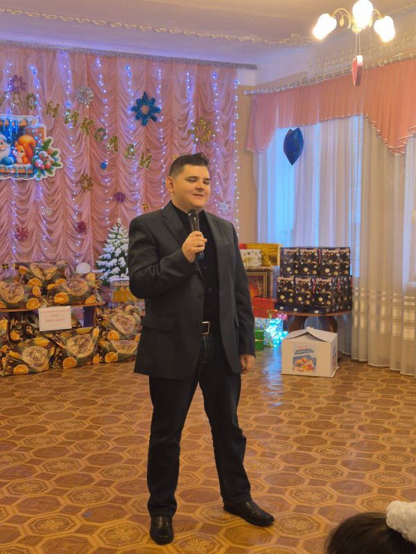 19 декабря, секретарь Торезского местного отделения партии "Единая Россия", Глава муниципального образования администрации городского округа Торез Артем Валериевич Чесноков совместно с Председателем Торезкого городского... 19 декабря, секретарь Торезского местного отделения партии "Единая Россия", Глава муниципального образования администрации городского округа Торез Артем Валериевич Чесноков совместно с Председателем Торезкого городского...