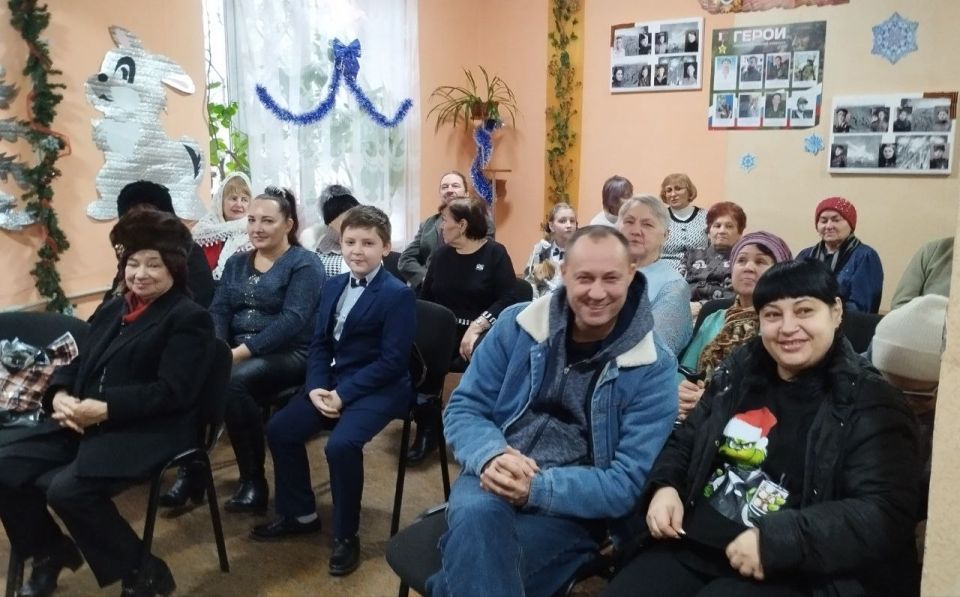 19 декабря в Государственном бюджетном учреждении социального обслуживания «Центр социального обслуживания Кировского района города Макеевки» состоялся праздничный концерт ко дню святого Николая «День чудес» 19 декабря в Государственном бюджетном учреждении социального обслуживания «Центр социального обслуживания Кировского района города Макеевки» состоялся праздничный концерт ко дню святого Николая «День чудес»