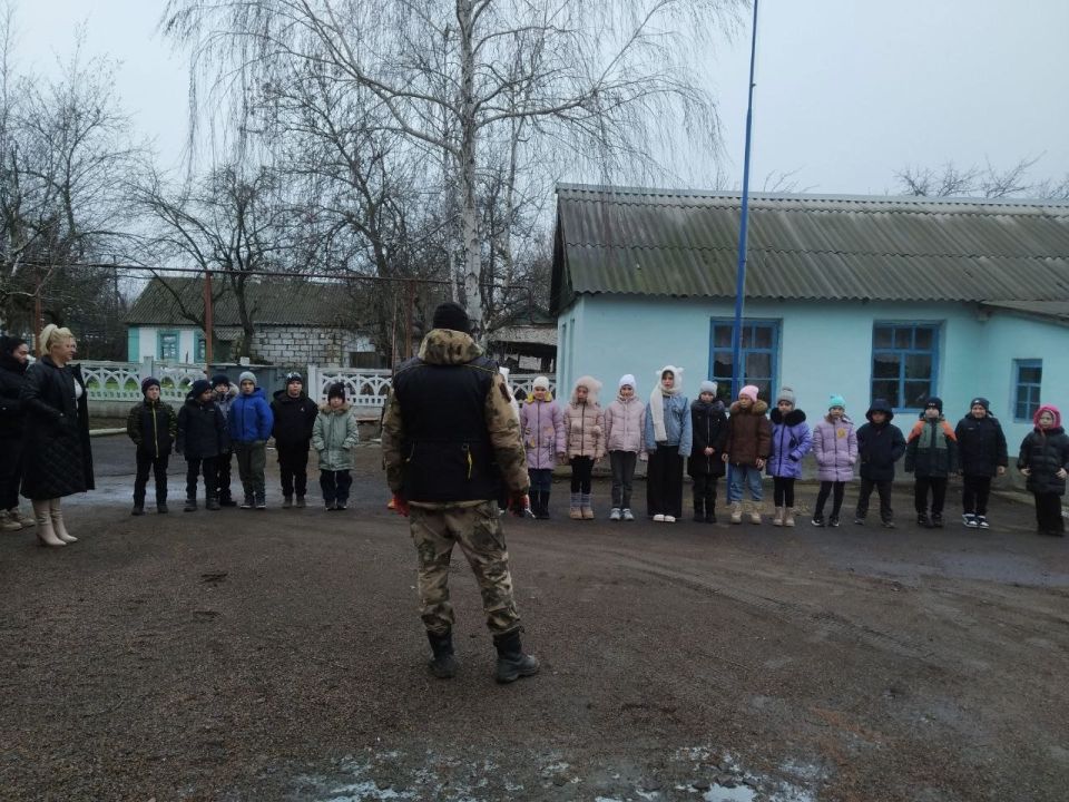 Росгвардия провела урок безопасности в Марьяновской школе Росгвардия провела урок безопасности в Марьяновской школе