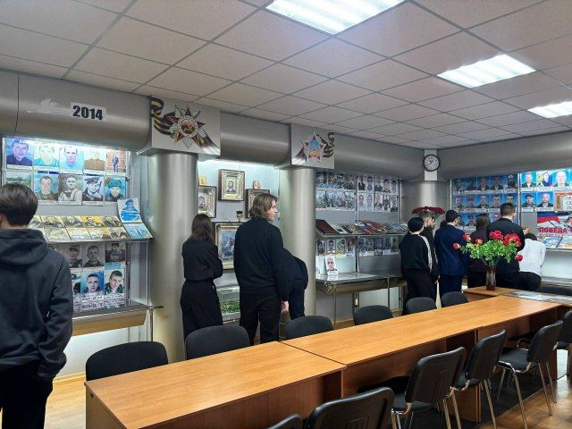 Школьникам Ждановки провели профессиографическую экскурсию Школьникам Ждановки провели профессиографическую экскурсию