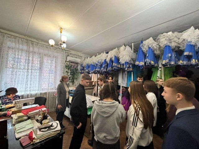 Школьникам Ждановки провели профессиографическую экскурсию Школьникам Ждановки провели профессиографическую экскурсию