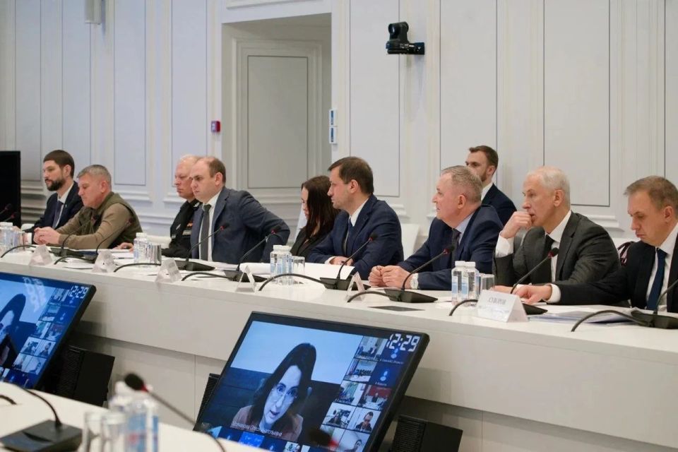 Министр строительства и ЖКХ РФ Ирек Файзуллин провел рабочее совещание, посвященное решению проблем с водоснабжением в Донецкой Народной Республике и развитию водовода «Дон – Северский Донец – Донбасс» Министр строительства и ЖКХ РФ Ирек Файзуллин провел рабочее совещание, посвященное решению проблем с водоснабжением в Донецкой Народной Республике и развитию водовода «Дон – Северский Донец – Донбасс»