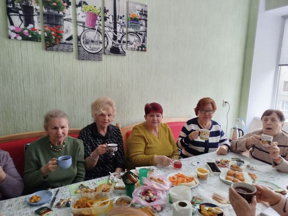 Совет женщин Будёновского района Донецка, партийных проектов «Женское движение Единой России» и «Старшее поколение» отметили Международный День чая «Мы за чаем не скучаем» Совет женщин Будёновского района Донецка, партийных проектов «Женское движение Единой России» и «Старшее поколение» отметили Международный День чая «Мы за чаем не скучаем»
