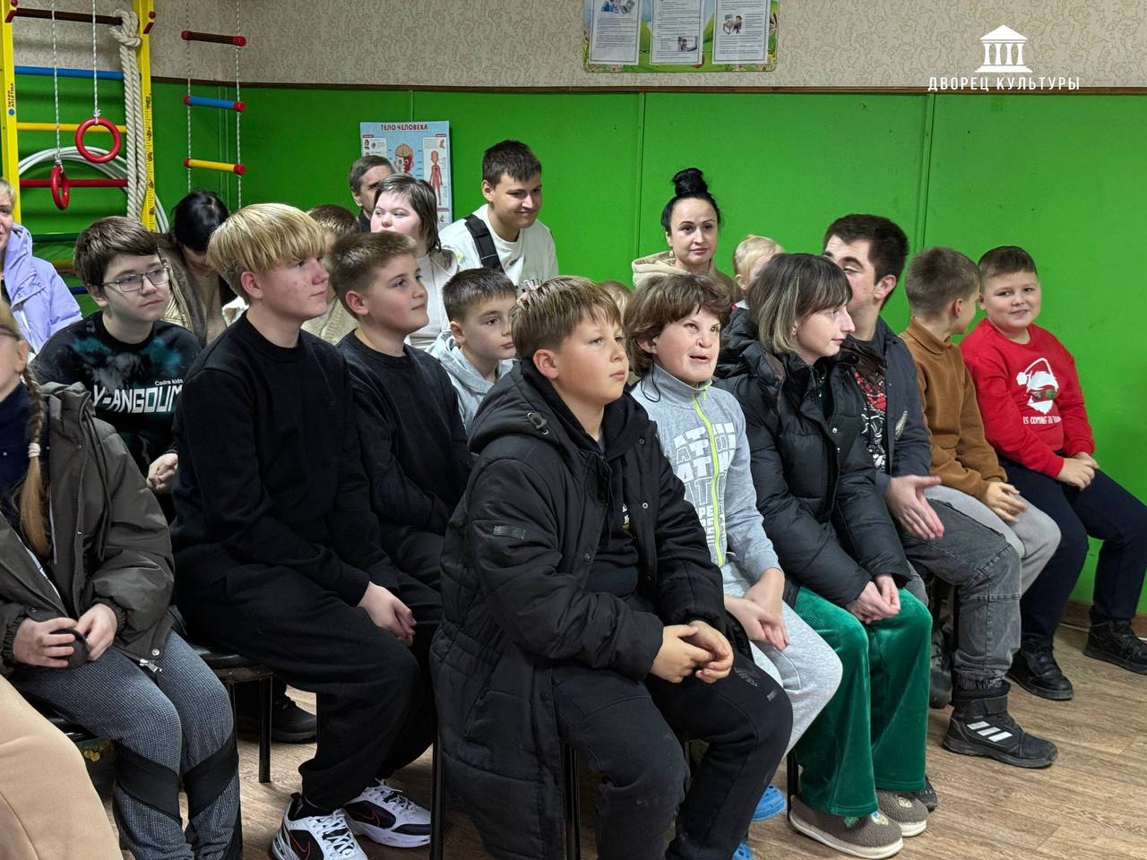 В ГБУ «ЦСРИИДИ города Харцызска» сегодня царила атмосфера волшебства: коллектив Харцызского городского Дворца культуры распахнул двери сказки, чтобы поздравить воспитанников центра с Днём святого Николая В ГБУ «ЦСРИИДИ города Харцызска» сегодня царила атмосфера волшебства: коллектив Харцызского городского Дворца культуры распахнул двери сказки, чтобы поздравить воспитанников центра с Днём святого Николая