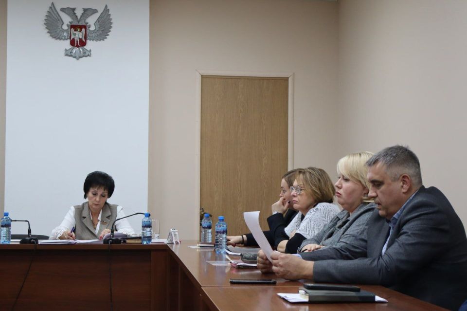 Валентина Харлашка: 19 декабря провела 62 внеочередное заседание Макеевского городского совета Донецкой Народной Республики Валентина Харлашка: 19 декабря провела 62 внеочередное заседание Макеевского городского совета Донецкой Народной Республики