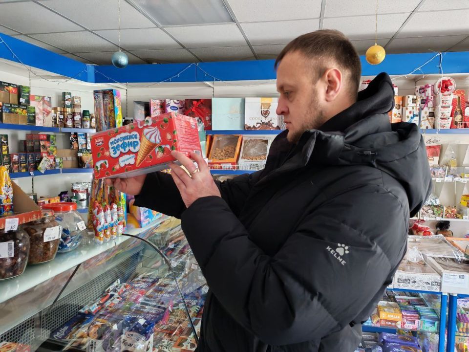 Цены в магазинах Тореза под пристальным вниманием партии «Новые люди» и местных активистов Народного контроля Цены в магазинах Тореза под пристальным вниманием партии «Новые люди» и местных активистов Народного контроля