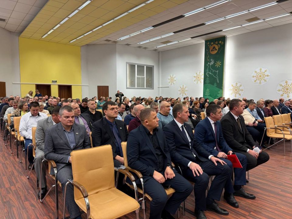 Глава Шахтерского округа поздравил коллектив шахты «Комсомолец Донбасса» с 45-летием предприятия Глава Шахтерского округа поздравил коллектив шахты «Комсомолец Донбасса» с 45-летием предприятия