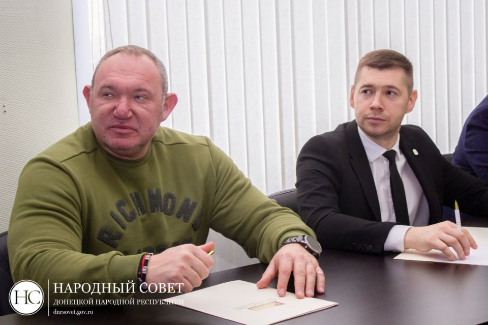 Константин Кузьмин: Вместе с коллегами внимательно следили за ходом прямой линии Президента России Владимира Путина Константин Кузьмин: Вместе с коллегами внимательно следили за ходом прямой линии Президента России Владимира Путина