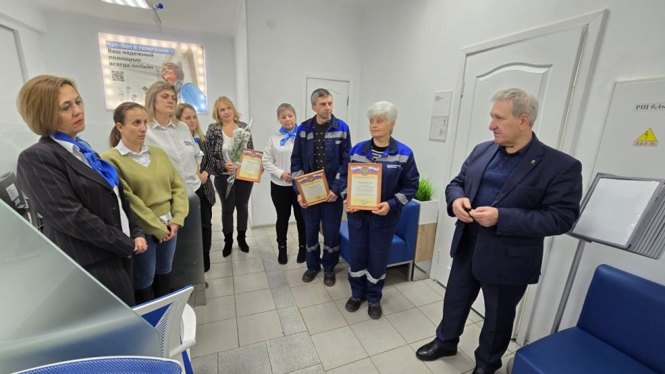 Николай Михайлов: В преддверии Дня энергетика провел встречи с трудовыми коллективами Старобешевского РЭС ПО "Кировские ЭС" Донецкэнерго" филиала АО "Юго-западная ЭСК" и Западного отделения ОП "Энергосбыт Донецк" ООО... Николай Михайлов: В преддверии Дня энергетика провел встречи с трудовыми коллективами Старобешевского РЭС ПО "Кировские ЭС" Донецкэнерго" филиала АО "Юго-западная ЭСК" и Западного отделения ОП "Энергосбыт Донецк" ООО...