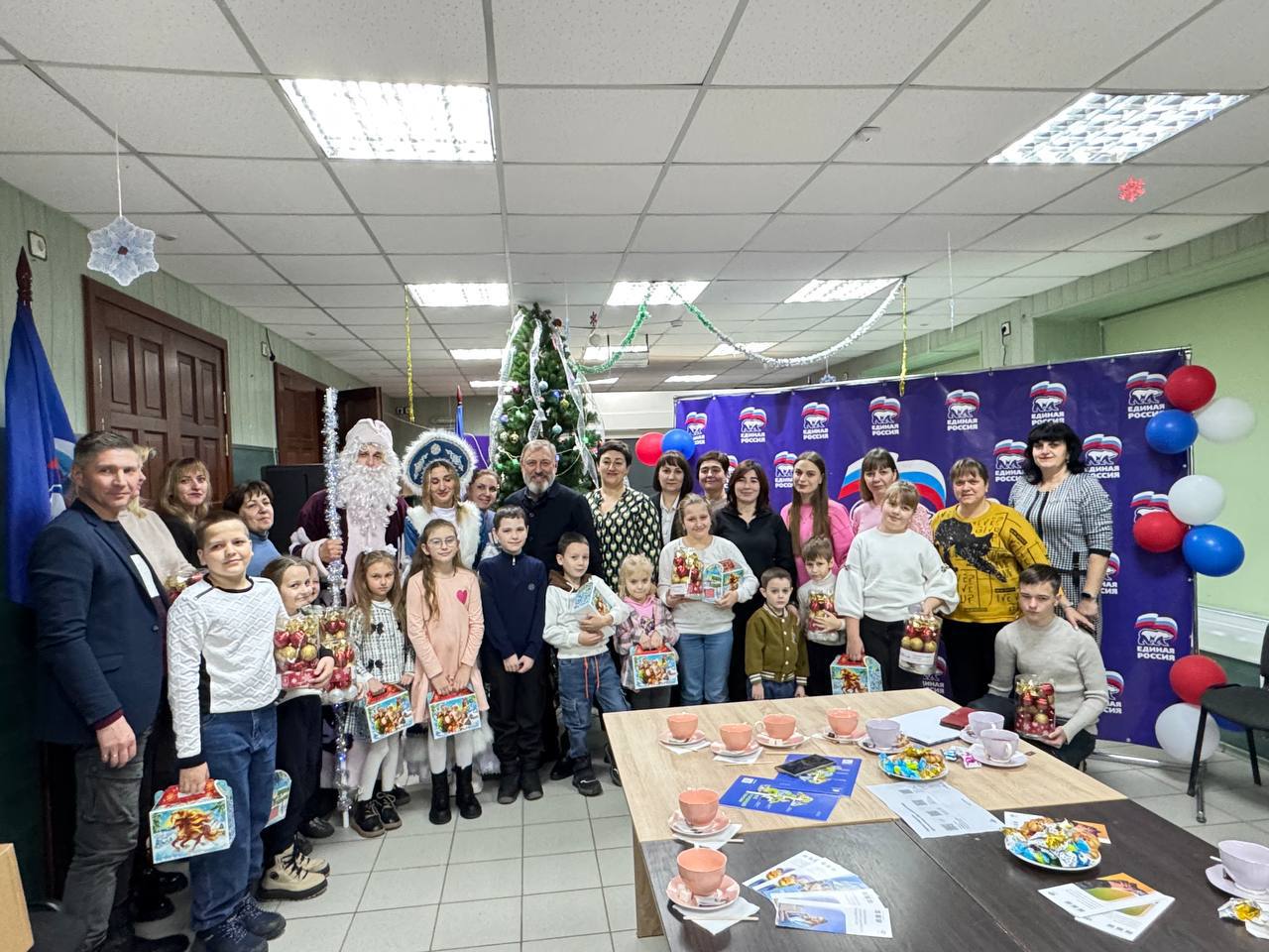 «Круг добра и надежды»: в Мангушском округе поддержали семьи участников СВО «Круг добра и надежды»: в Мангушском округе поддержали семьи участников СВО