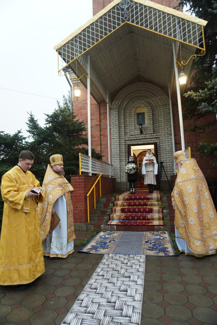 Сергей Юзвинкевич: Свято-Никольский храм пгт. Володарское впервые посетил Митрополит Донецкий и Мариупольский Владимир Сергей Юзвинкевич: Свято-Никольский храм пгт. Володарское впервые посетил Митрополит Донецкий и Мариупольский Владимир
