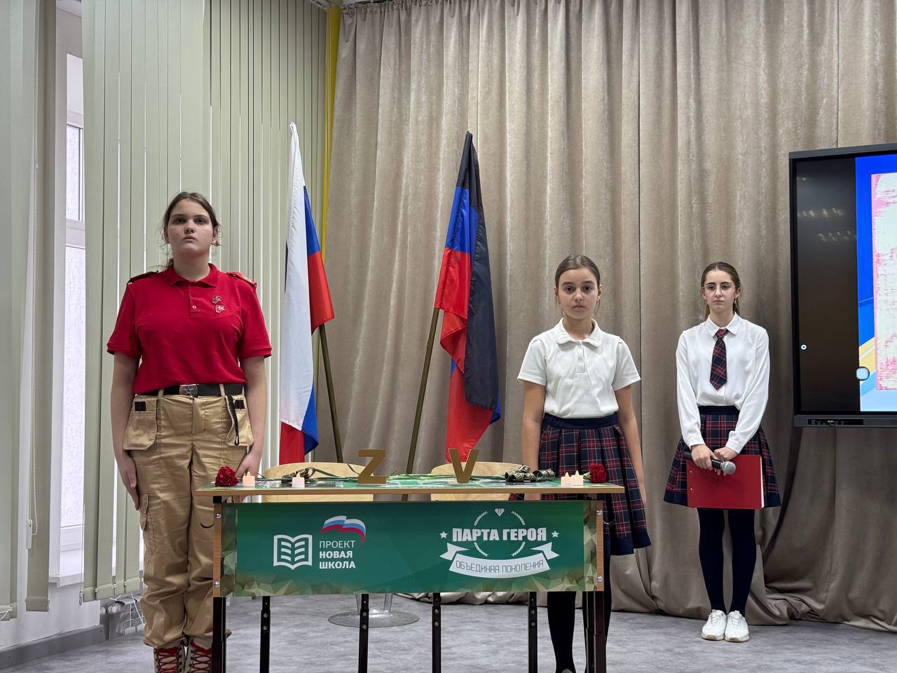 «Парта героев» в «Ялтинской школе №2» «Парта героев» в «Ялтинской школе №2»