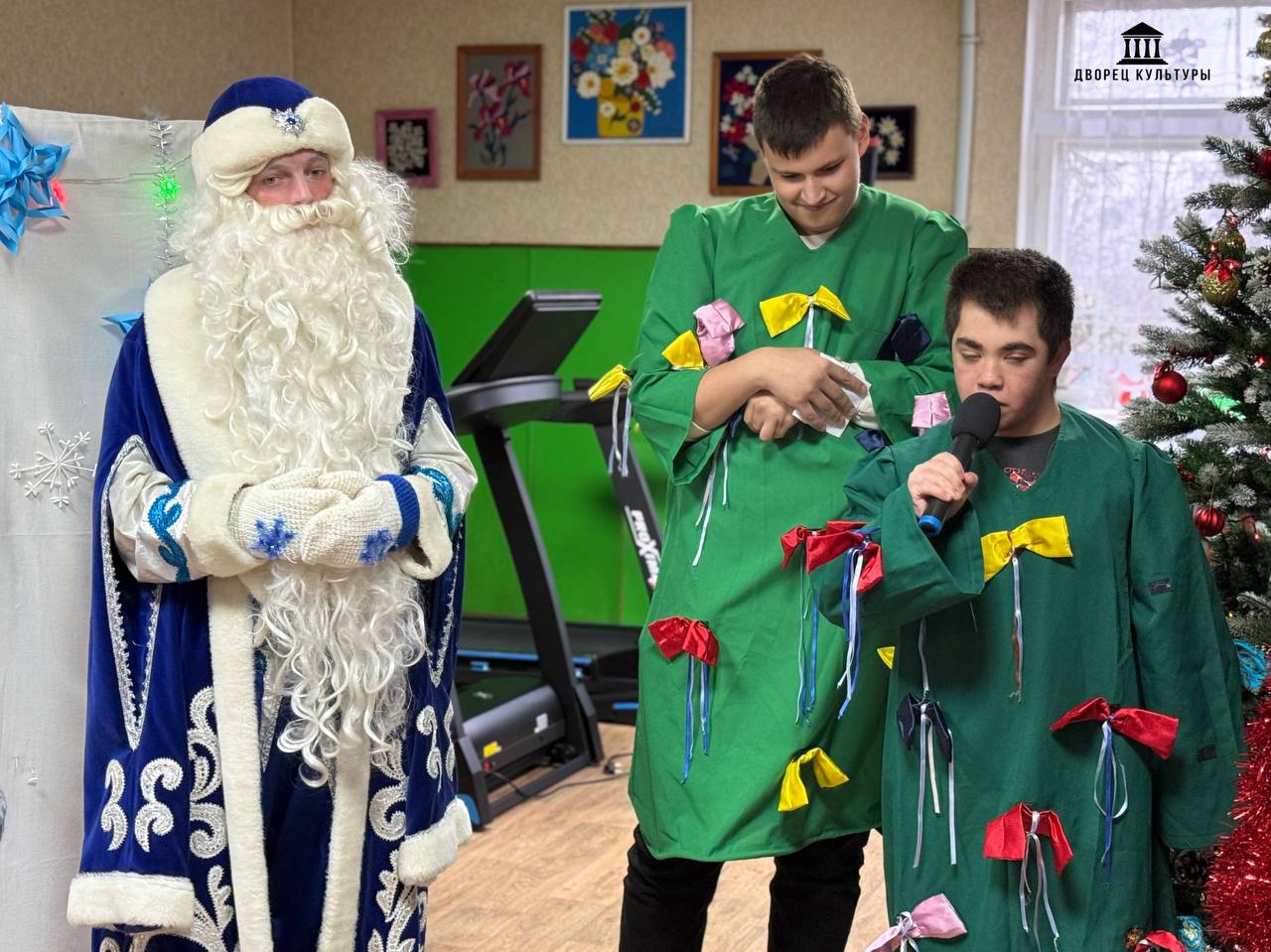 В ГБУ «ЦСРИИДИ города Харцызска» сегодня царила атмосфера волшебства: коллектив Харцызского городского Дворца культуры распахнул двери сказки, чтобы поздравить воспитанников центра с Днём святого Николая В ГБУ «ЦСРИИДИ города Харцызска» сегодня царила атмосфера волшебства: коллектив Харцызского городского Дворца культуры распахнул двери сказки, чтобы поздравить воспитанников центра с Днём святого Николая