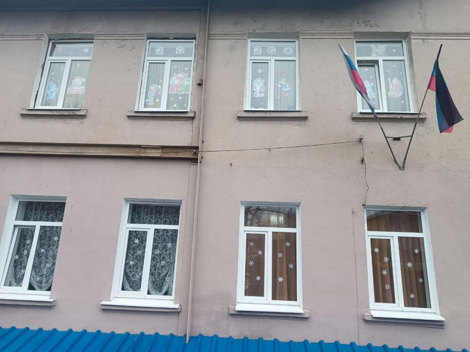 Роман Конев: В Центрально-Городском районе города Горловка продолжается работа по созданию новогодней атмосферы в преддверии предстоящих праздников Роман Конев: В Центрально-Городском районе города Горловка продолжается работа по созданию новогодней атмосферы в преддверии предстоящих праздников
