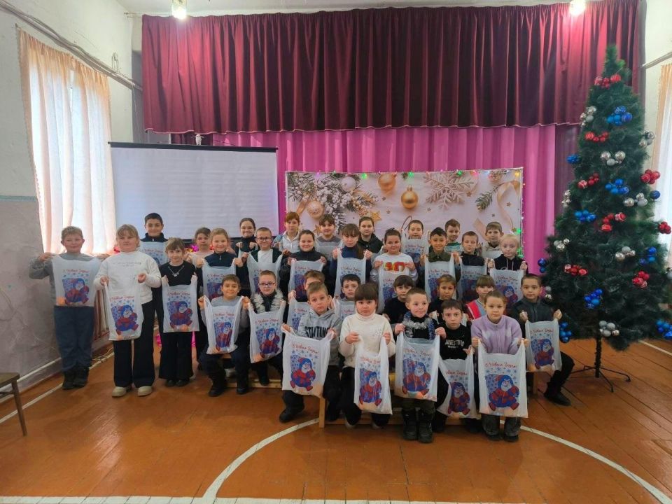 В школах и детских садах Шахтерского округа прошли мероприятия ко Дню Святого Николая В школах и детских садах Шахтерского округа прошли мероприятия ко Дню Святого Николая
