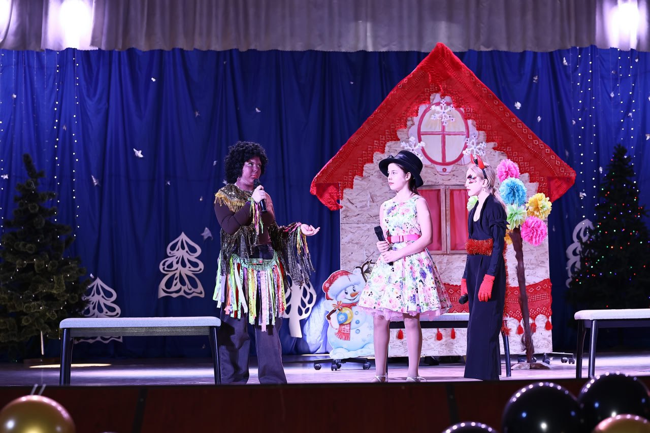 В Ждановке прошло театрализованное представление ко Дню Святого Николая В Ждановке прошло театрализованное представление ко Дню Святого Николая