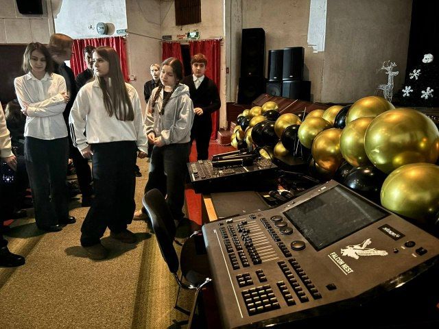Школьникам Ждановки провели профессиографическую экскурсию Школьникам Ждановки провели профессиографическую экскурсию