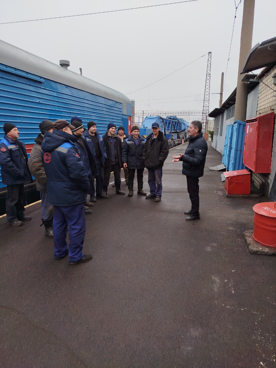 19 декабря 2025 года в Дебальцево состоялась важная встреча депутата Дебальцевского городского совета от Всероссийской политической партии «Единая Россия» Андрея Ермолаева с трудовым коллективом Енакиевотеплосеть 19 декабря 2025 года в Дебальцево состоялась важная встреча депутата Дебальцевского городского совета от Всероссийской политической партии «Единая Россия» Андрея Ермолаева с трудовым коллективом Енакиевотеплосеть