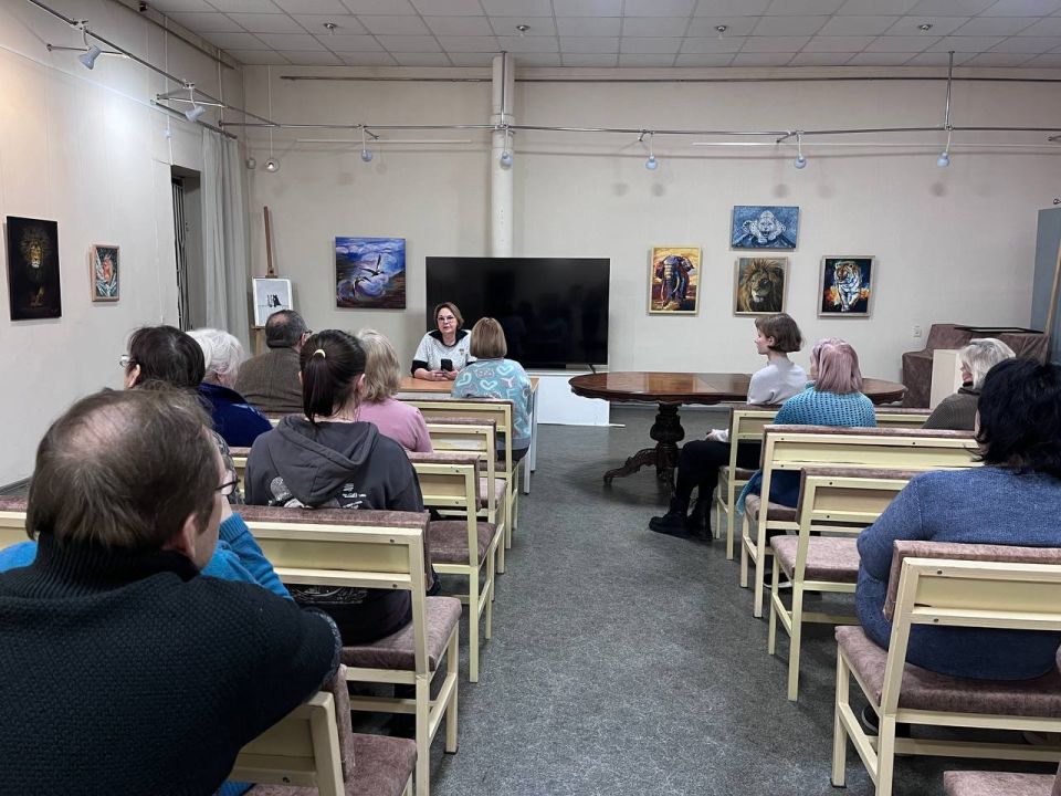 Сегодня, 19 декабря, депутат Макеевского городского совета Татьяна Репунова провела встречу с коллективом Макеевского художественно-краеведческого музей, в рамках поручения Главы ДНР Дениса Пушилина Сегодня, 19 декабря, депутат Макеевского городского совета Татьяна Репунова провела встречу с коллективом Макеевского художественно-краеведческого музей, в рамках поручения Главы ДНР Дениса Пушилина