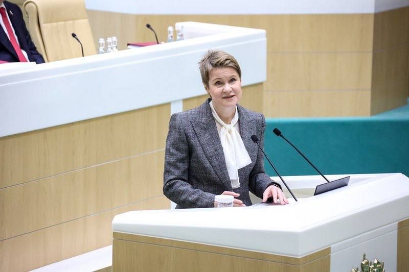 Александр Волошин: #пленарноезаседание_СФ. На прошедшем сегодня пленарном заседании Совета Федерации под председательством Валентины Ивановны Матвиенко также был принят ряд значимых для страны законов Александр Волошин: #пленарноезаседание_СФ. На прошедшем сегодня пленарном заседании Совета Федерации под председательством Валентины Ивановны Матвиенко также был принят ряд значимых для страны законов