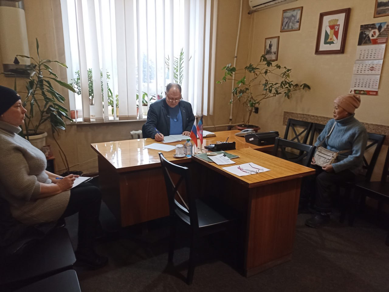 Игорь Мартынов: Личный приём граждан. 19 декабря заместитель главы администрации муниципального образования городской округ Енакиево Сергей Божик провел личный прием граждан