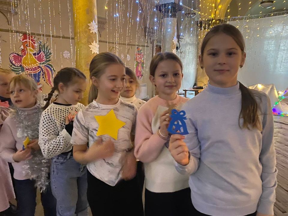 19 декабря в МБУ "Зугрэсский ГДК" состоялся праздник, посвящённый Дню Святого Николая "Святой волшебник Николай", детвору из художественных коллективов Дворца культуры, во всеоружии встречали 19 декабря в МБУ "Зугрэсский ГДК" состоялся праздник, посвящённый Дню Святого Николая "Святой волшебник Николай", детвору из художественных коллективов Дворца культуры, во всеоружии встречали