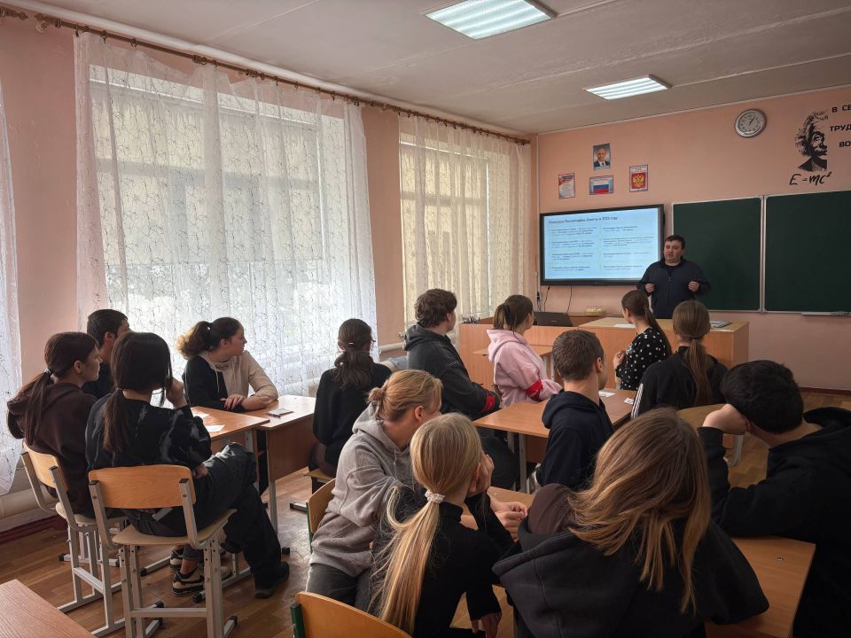Грантовый десант. В Михайловской школе прошла встреча, посвящённая возможностям грантовой поддержки от Росмолодёжь.Гранты. Ребята узнали, что гранты — это не просто финансовая помощь, а реальный инструмент для реализации... Грантовый десант. В Михайловской школе прошла встреча, посвящённая возможностям грантовой поддержки от Росмолодёжь.Гранты. Ребята узнали, что гранты — это не просто финансовая помощь, а реальный инструмент для реализации...