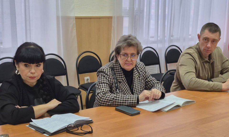 Сегодня под председательством заместителя главы городского округа Дебальцево Глебова Евгения Юрьевича прошло заседание межведомственной комиссии по профилактике правонарушений на территории администрации городского округа... Сегодня под председательством заместителя главы городского округа Дебальцево Глебова Евгения Юрьевича прошло заседание межведомственной комиссии по профилактике правонарушений на территории администрации городского округа...
