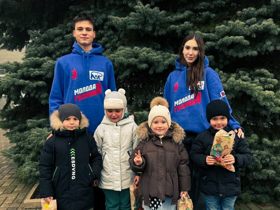 Сбываются все мечты. В День Святого Николая активисты Тельмановского штаба МР и МГЕР провели акцию, подарив детям незабываемые моменты счастья и волшебства! Маленькие жители с радостью приняли участие в мероприятии... Сбываются все мечты. В День Святого Николая активисты Тельмановского штаба МР и МГЕР провели акцию, подарив детям незабываемые моменты счастья и волшебства! Маленькие жители с радостью приняли участие в мероприятии...