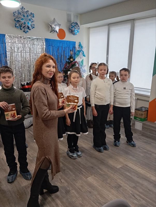 Сегодня в мариупольской библиотеке им. Г.Х. Андерсена, в день Святого Николая, атмосфера была наполнена предвкушением чуда и праздничным настроением Сегодня в мариупольской библиотеке им. Г.Х. Андерсена, в день Святого Николая, атмосфера была наполнена предвкушением чуда и праздничным настроением