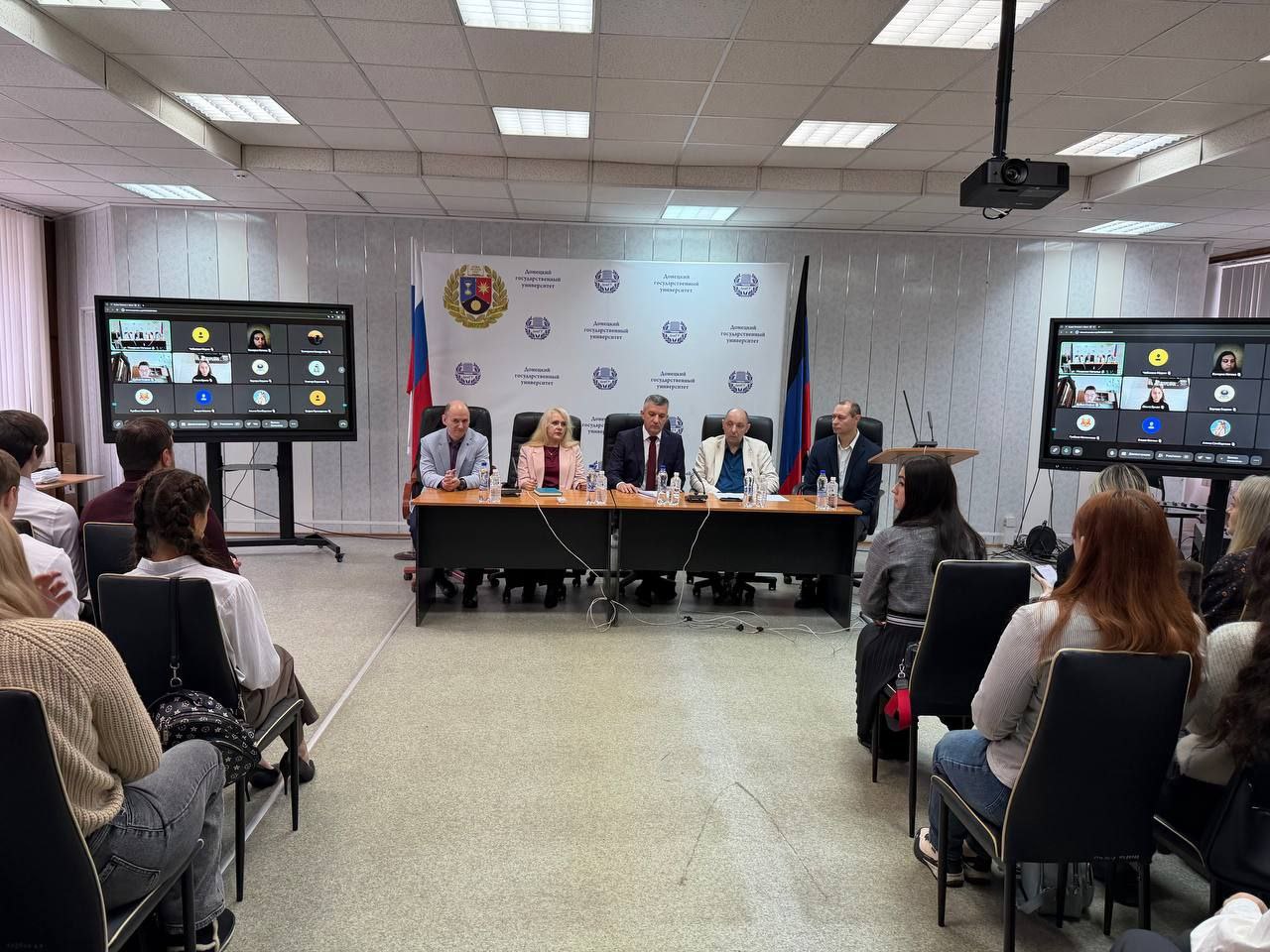 Экономисты ДонГУ встретились с крупнейшим производителем хлебобулочных изделий «Мир хлеба» Экономисты ДонГУ встретились с крупнейшим производителем хлебобулочных изделий «Мир хлеба»