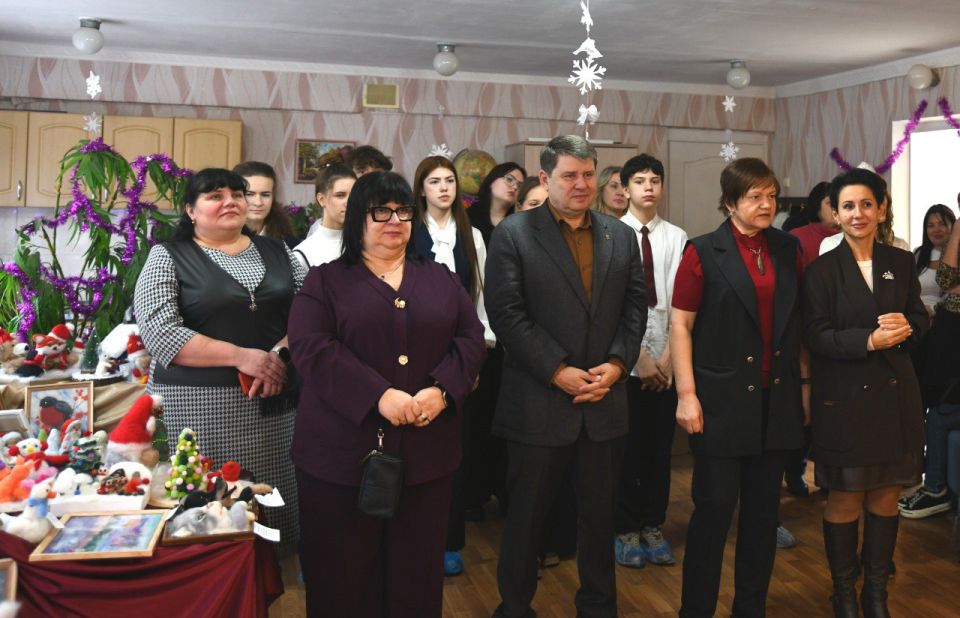 Александр Подгорный: Сегодня, в чудесный День святого Николая, в Центре социализации подростков «Импульс» открылась волшебная выставка-конкурс «Жила-была сказка…» Александр Подгорный: Сегодня, в чудесный День святого Николая, в Центре социализации подростков «Импульс» открылась волшебная выставка-конкурс «Жила-была сказка…»