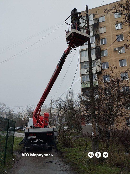 Мариупольские энергетики проверили работу праздничной иллюминации Мариупольские энергетики проверили работу праздничной иллюминации