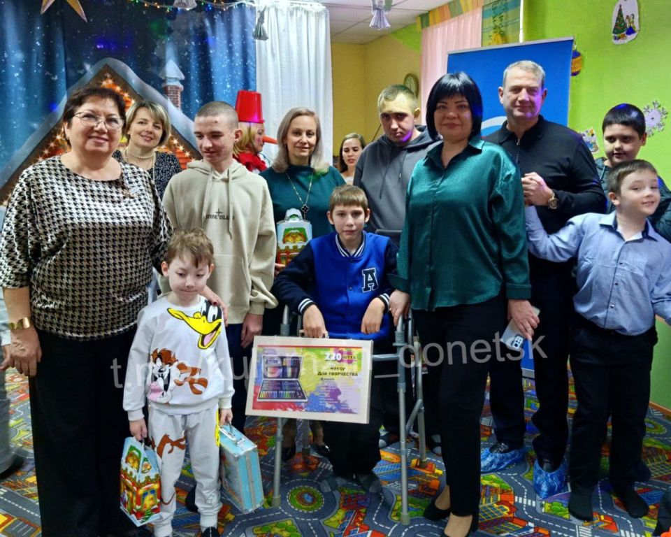 Алексей Кулемзин: В православный праздник День Святого Николая, в Донецке прошли праздничные мероприятия Алексей Кулемзин: В православный праздник День Святого Николая, в Донецке прошли праздничные мероприятия