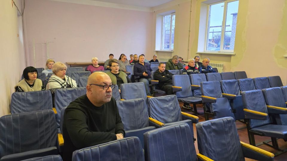Николай Михайлов: В преддверии Дня энергетика провел встречи с трудовыми коллективами Старобешевского РЭС ПО "Кировские ЭС" Донецкэнерго" филиала АО "Юго-западная ЭСК" и Западного отделения ОП "Энергосбыт Донецк" ООО... Николай Михайлов: В преддверии Дня энергетика провел встречи с трудовыми коллективами Старобешевского РЭС ПО "Кировские ЭС" Донецкэнерго" филиала АО "Юго-западная ЭСК" и Западного отделения ОП "Энергосбыт Донецк" ООО...