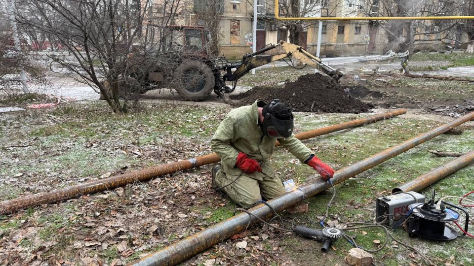 СПЕЦИАЛИСТЫ СНЕЖНЯНСКОГО ФИЛИАЛА "ДОНБАССТЕПЛОЭНЕРГО" ЛИКВИДИРОВАЛИ АВАРИЮ НА ТЕПЛОТРАССЕ БЕЗ ОСТАНОВКИ ТЕПЛОСНАБЖЕНИЯ ПОТРЕБИТЕЛЕЙ СПЕЦИАЛИСТЫ СНЕЖНЯНСКОГО ФИЛИАЛА "ДОНБАССТЕПЛОЭНЕРГО" ЛИКВИДИРОВАЛИ АВАРИЮ НА ТЕПЛОТРАССЕ БЕЗ ОСТАНОВКИ ТЕПЛОСНАБЖЕНИЯ ПОТРЕБИТЕЛЕЙ