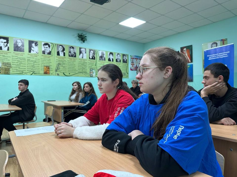 Сергей Юзвинкевич: Посетил ГБОУ «Малоянисольская школа», где прошла встреча, посвященная возможностям проекта «Росмолодёжь.Гранты» Сергей Юзвинкевич: Посетил ГБОУ «Малоянисольская школа», где прошла встреча, посвященная возможностям проекта «Росмолодёжь.Гранты»
