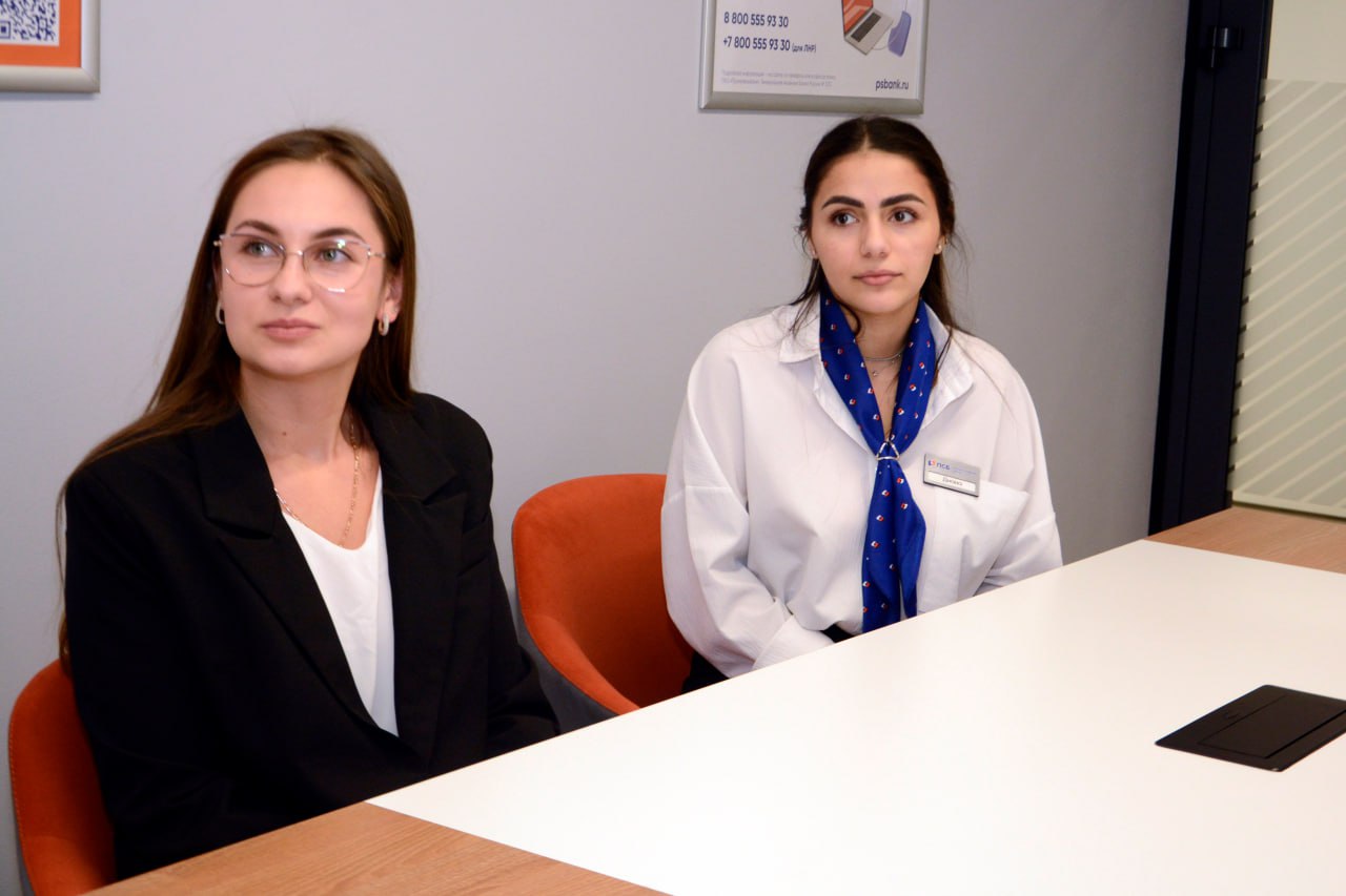 Алексей Дорофеев: Рабочая встреча в офисе ПСБ «Суворов» вышла за рамки обсуждения банковских услуг Алексей Дорофеев: Рабочая встреча в офисе ПСБ «Суворов» вышла за рамки обсуждения банковских услуг