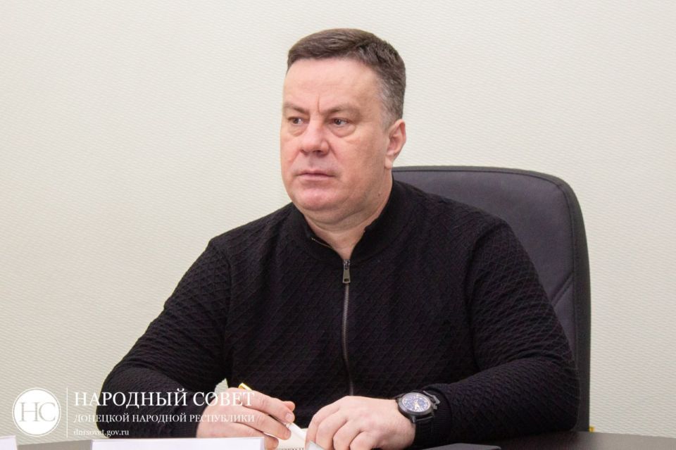 Константин Кузьмин: Вместе с коллегами внимательно следили за ходом прямой линии Президента России Владимира Путина Константин Кузьмин: Вместе с коллегами внимательно следили за ходом прямой линии Президента России Владимира Путина