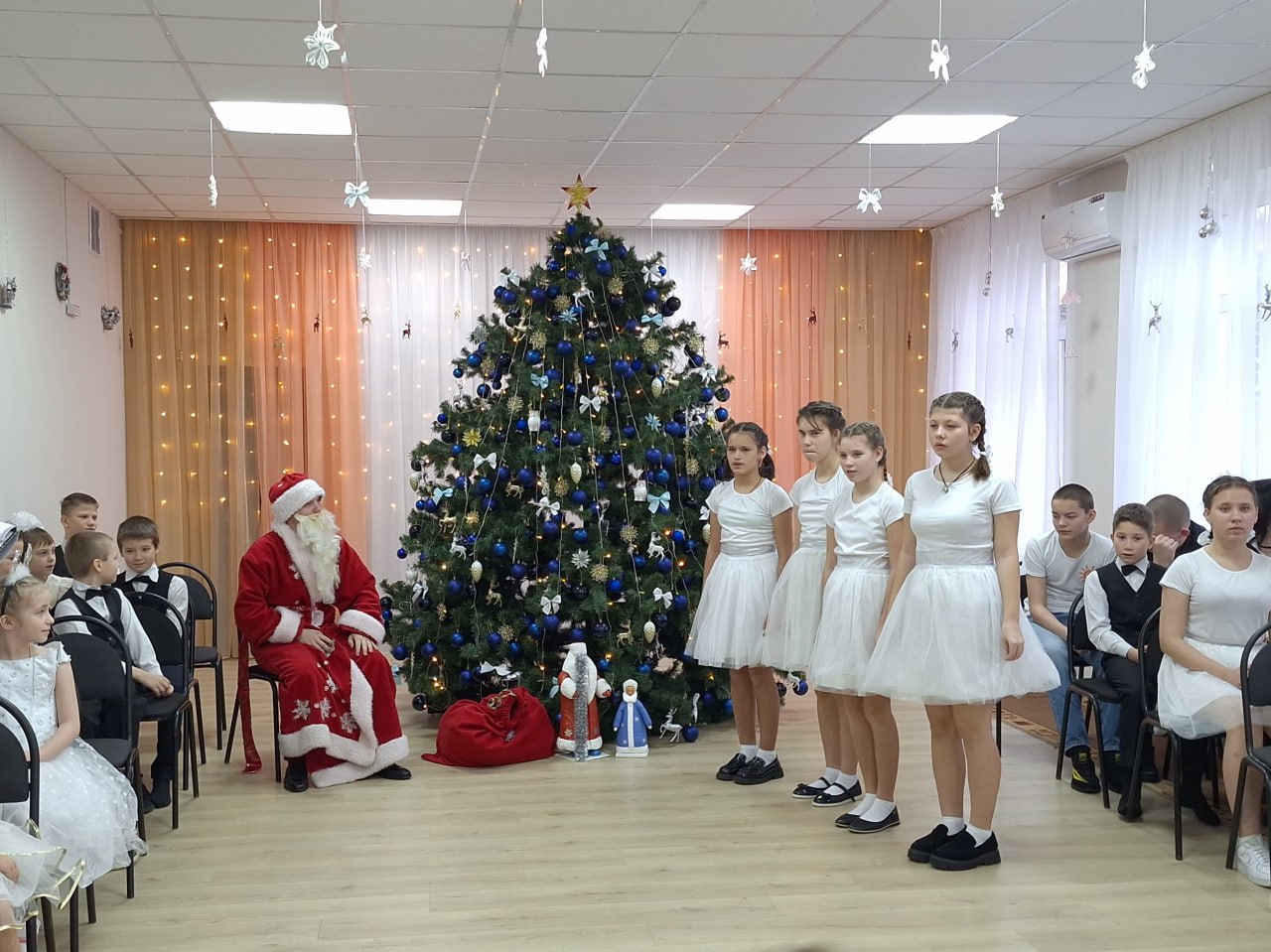 В Социально-реабилитационном центре для несовершеннолетних города Шахтерска состоялся праздник ко Дню Святого Николая В Социально-реабилитационном центре для несовершеннолетних города Шахтерска состоялся праздник ко Дню Святого Николая