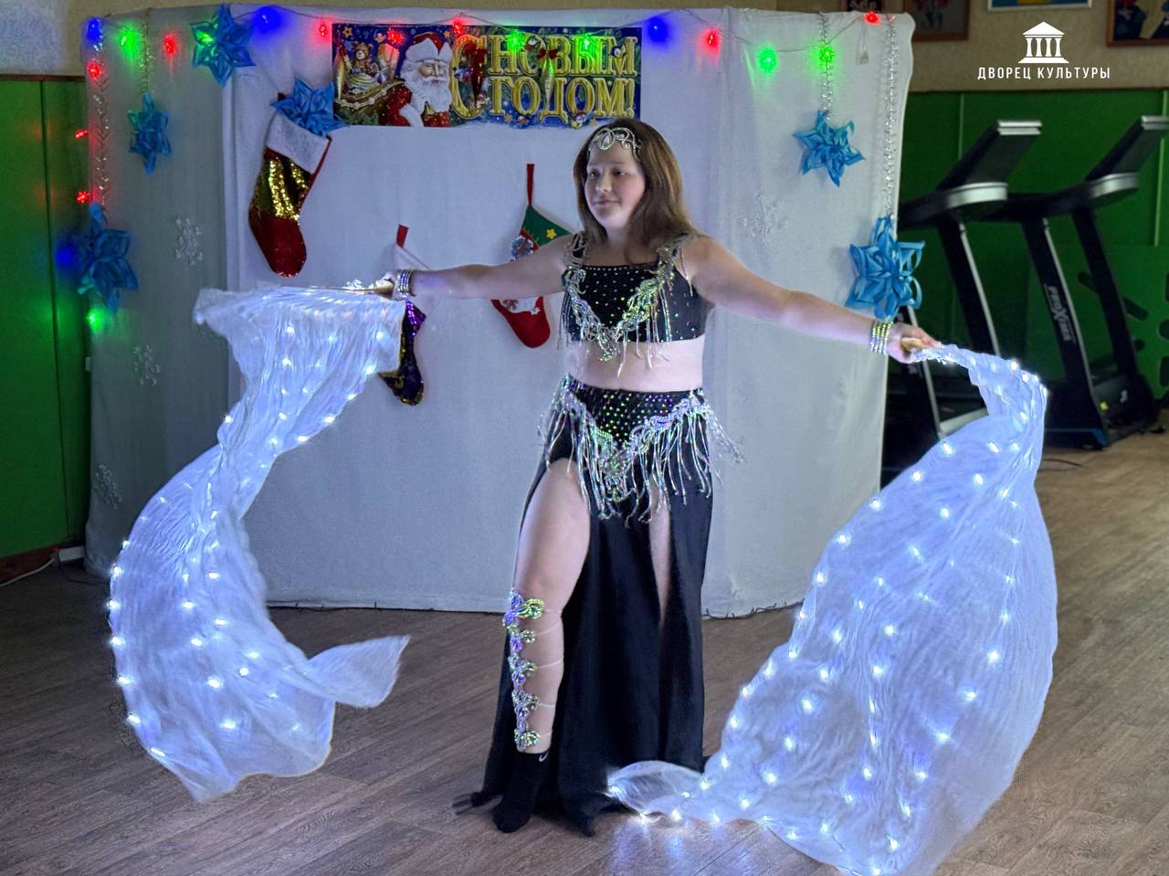 В ГБУ «ЦСРИИДИ города Харцызска» сегодня царила атмосфера волшебства: коллектив Харцызского городского Дворца культуры распахнул двери сказки, чтобы поздравить воспитанников центра с Днём святого Николая В ГБУ «ЦСРИИДИ города Харцызска» сегодня царила атмосфера волшебства: коллектив Харцызского городского Дворца культуры распахнул двери сказки, чтобы поздравить воспитанников центра с Днём святого Николая