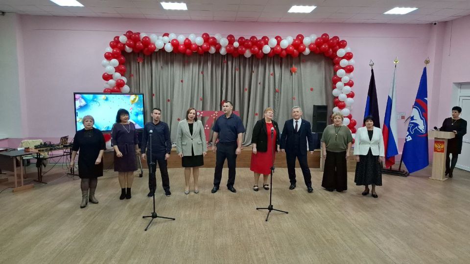 Николай Михайлов: Совместно с Председателем Старобешевского муниципального совета Дмитрием Блиновым приняли участие в торжественном мероприятии, посвященном 70-летнему юбилею Новосветской школы №1 Старобешевского... Николай Михайлов: Совместно с Председателем Старобешевского муниципального совета Дмитрием Блиновым приняли участие в торжественном мероприятии, посвященном 70-летнему юбилею Новосветской школы №1 Старобешевского...