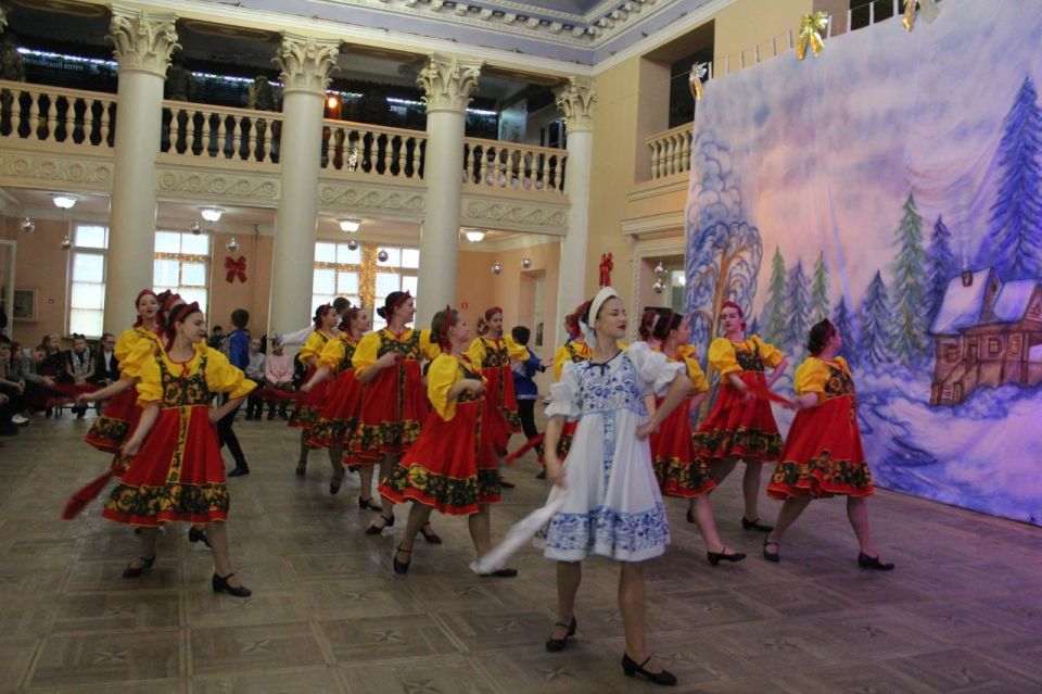 В Старобешевском округе прошла развлекательная программа «Святой Николай вместе с нами поиграй!» В Старобешевском округе прошла развлекательная программа «Святой Николай вместе с нами поиграй!»