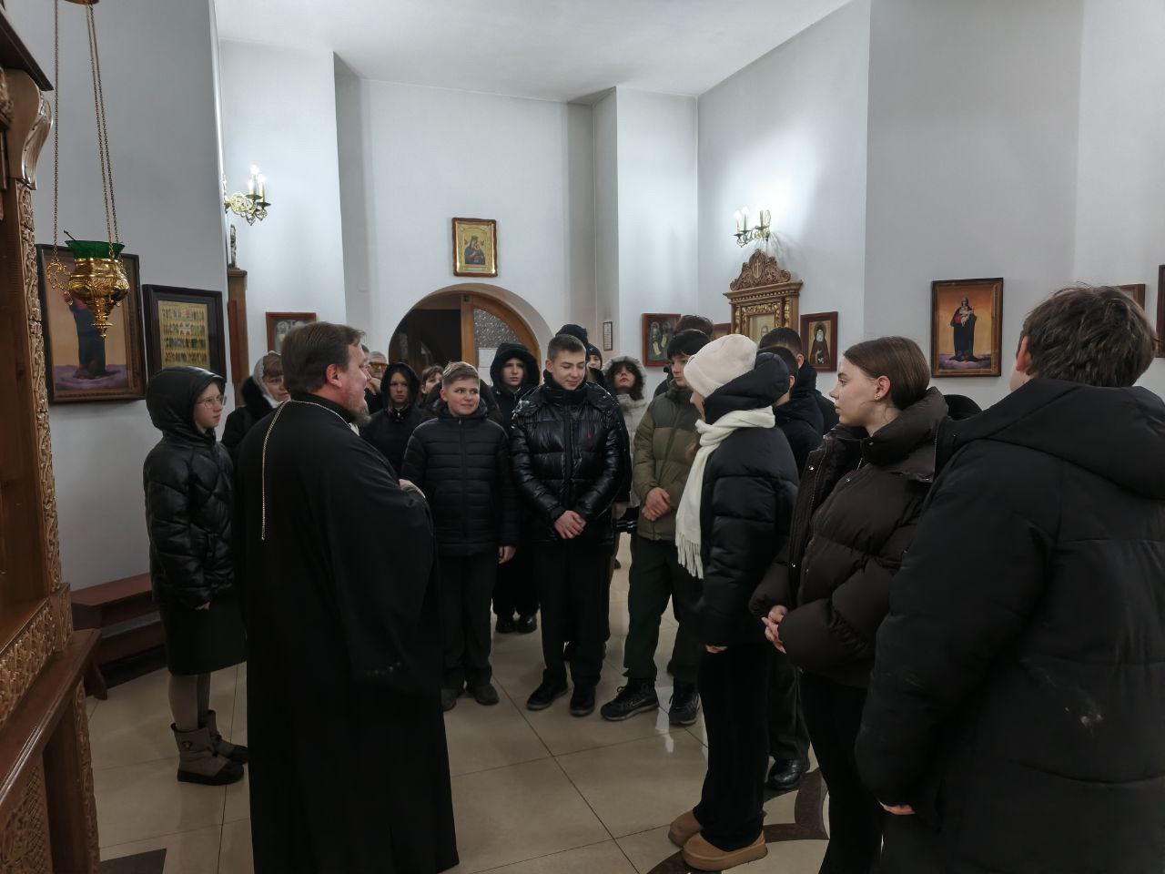 Настоятель храма Святого апостола Андрея Первозванного провел беседу с гвардейцами Ждановки