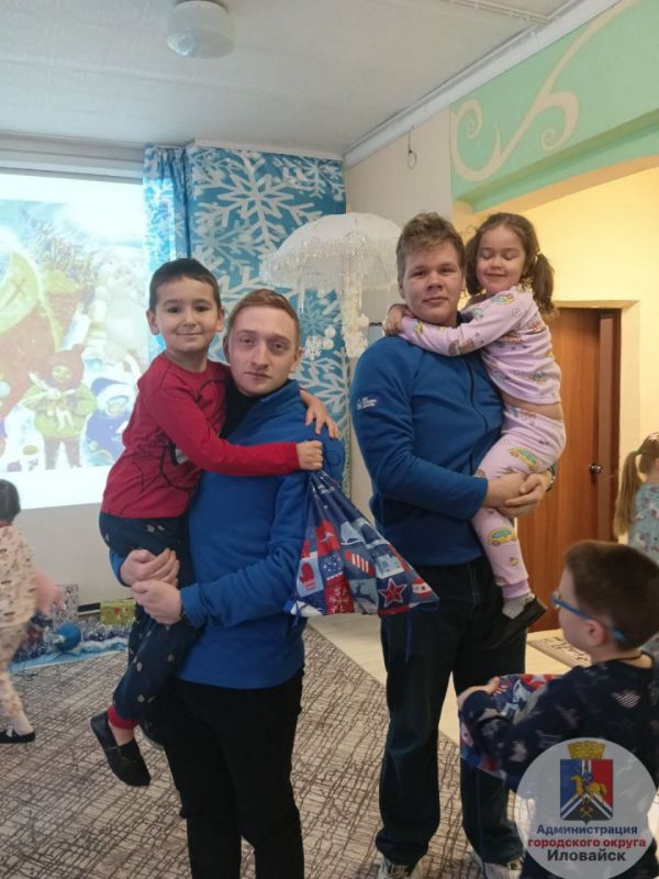 Денис Зубов: В День Святого Николая волонтеры АНО "Центр общественных связей – Нижегородский дом народного единства" во всех дошкольных и общеобразовательных учреждениях нашего округа вручили ребятам подарки от шеф – региона... Денис Зубов: В День Святого Николая волонтеры АНО "Центр общественных связей – Нижегородский дом народного единства" во всех дошкольных и общеобразовательных учреждениях нашего округа вручили ребятам подарки от шеф – региона...
