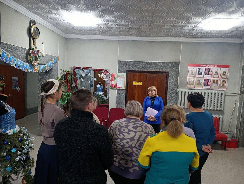 19 декабря в Государственном бюджетном учреждении социального обслуживания «Центр социального обслуживания Кировского района города Макеевки» состоялся праздничный концерт ко дню святого Николая «День чудес» 19 декабря в Государственном бюджетном учреждении социального обслуживания «Центр социального обслуживания Кировского района города Макеевки» состоялся праздничный концерт ко дню святого Николая «День чудес»